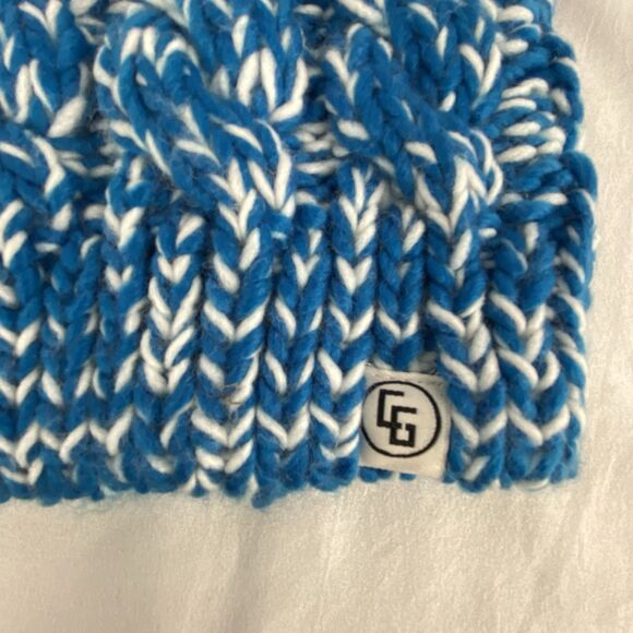NWT CG Habitats Hat Women OS Snow Bunny Knitted Blue White Beanie Faux Fux Pom - Picture 3 of 8